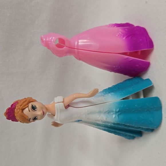 2009 Mattel Polly Pocket Princess MagiClip Magic Clip Doll + 2 Dresses Plastic - Picture 13 of 17